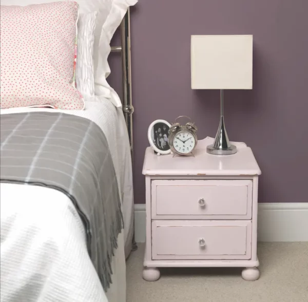 gal rus chine rose bedside table